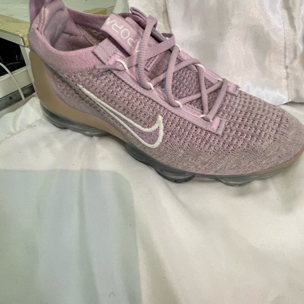 Nike Pink VaporMax Sneakers Flyknit Design